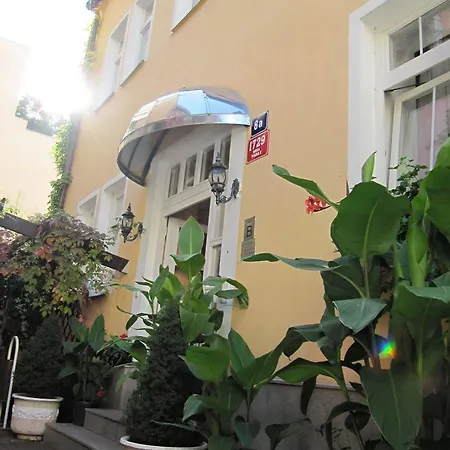Amadeus Hotel