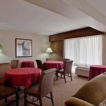 Amadeus Hotel 3*